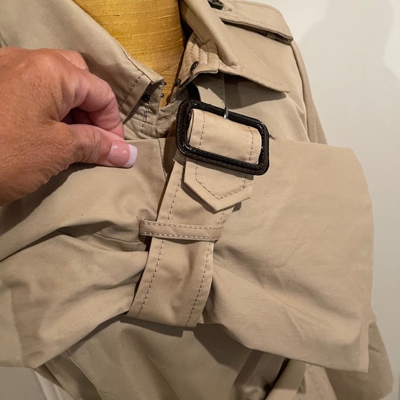 ☔️Spring rains☔️Banana Republic flare wrist coat - Picture 4 of 9